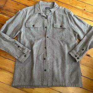 Patagonia Men's medium Organic Cotton Button Front Long Sleeve Flannel Shirt